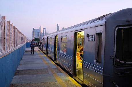 北京地铁5号线时间(北京地铁5号线时间：早高峰、晚高峰最新时刻表发布！)